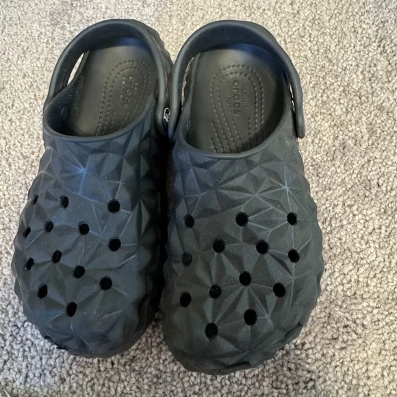 Geometric Patterned Gray Clogs - Picture 2 of 3